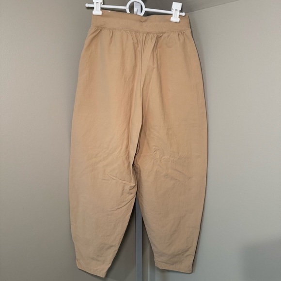 Nike Women's Essential Woven Cropped High Rise Jogger Pants XS Teddy Pockets - Picture 3 of 5